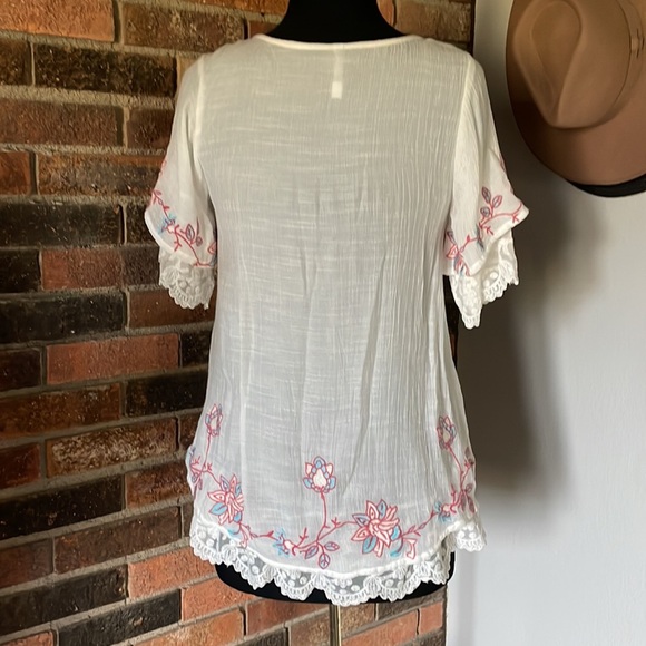 Monoreno White Blouse with Pink and Blue Embroidery - Picture 4 of 4